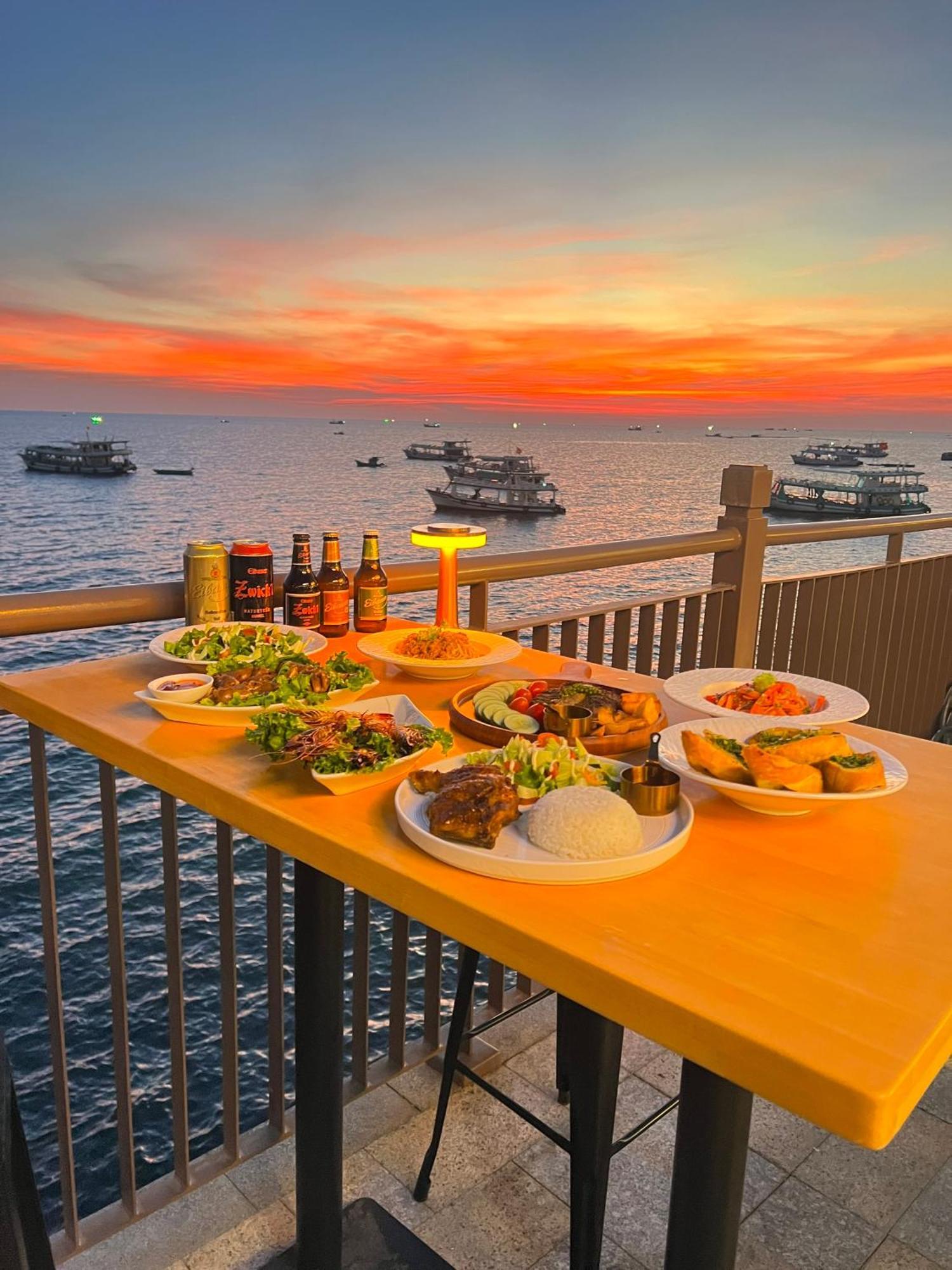 Sunset Sorrento Phu Quoc Aparthotel Luaran gambar